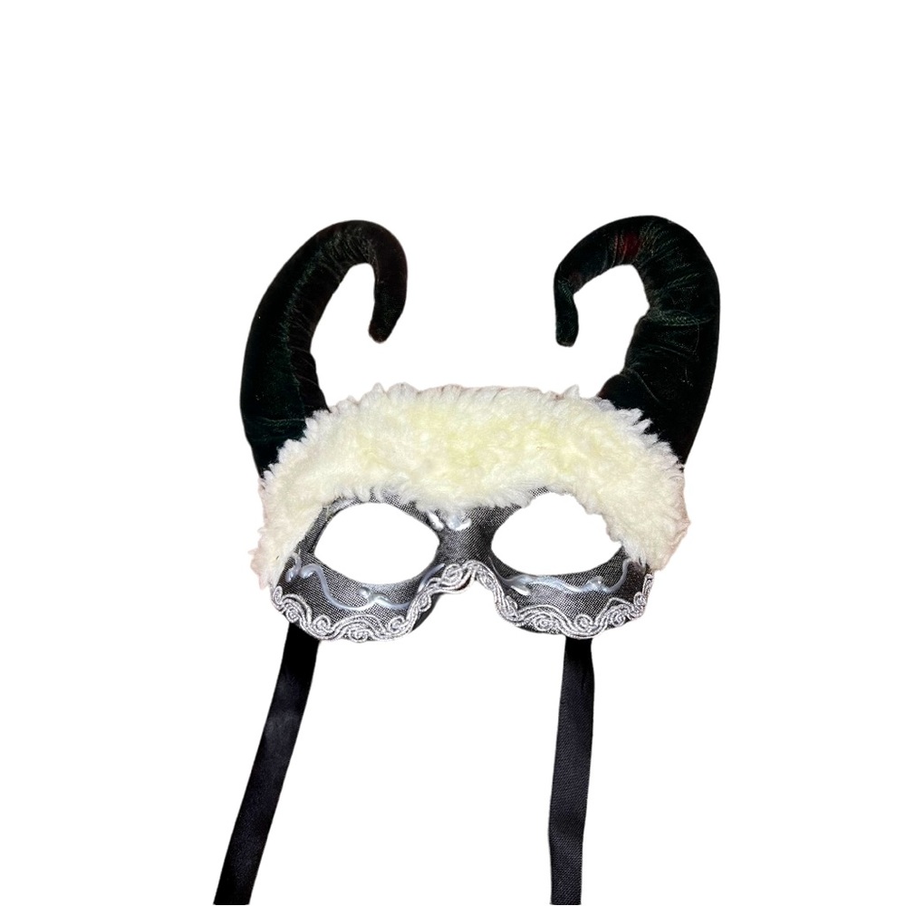 Horned fur Mask 👻